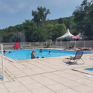 Camping Les Rives Du Ceou, Saint-Chamarand